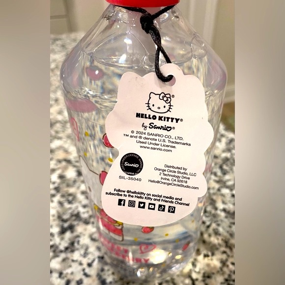 Hello Kitty Hand Soap Dispenser Sweet Strawberry Scented Reusable Large - Picture 6 of 6